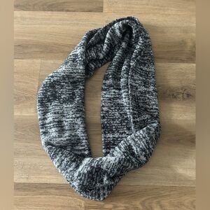 Victoria’s Secret PINK Black & White Marled Knit Infinity Scarf- EUC